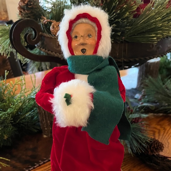 Santa with Stocking, Mrs Claus and Puppy with Skate - Picture 8 of 9